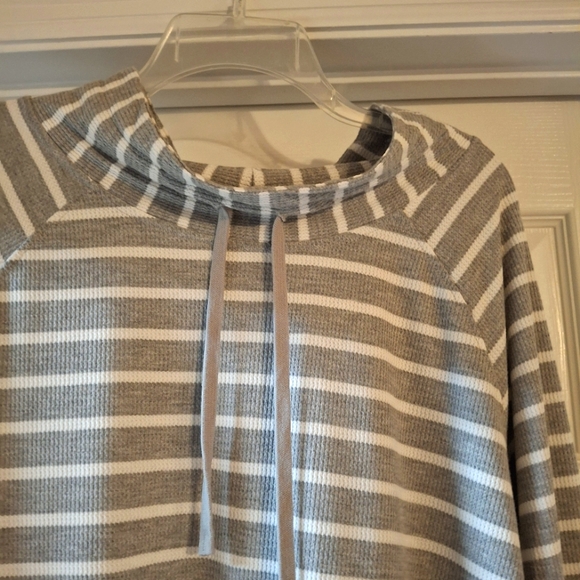 Plus Size Pullover - Picture 2 of 5